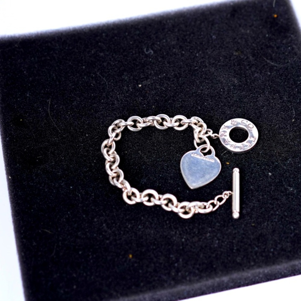Return to Tiffany® Heart Tag Toggle Bracelet Silver - Picture 3 of 6